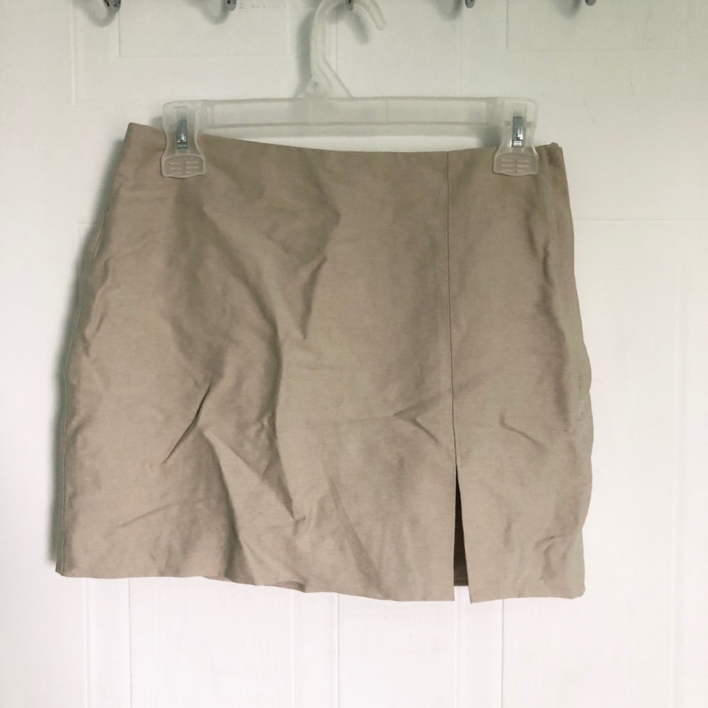 Skirt with small slit on the side
